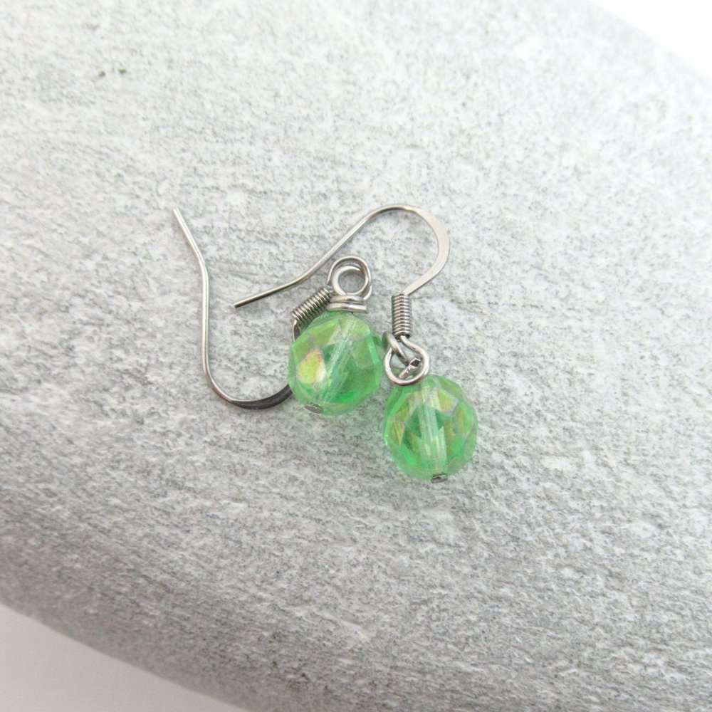 Vintage Uranium glass bead earrings - Picture 6 of 7